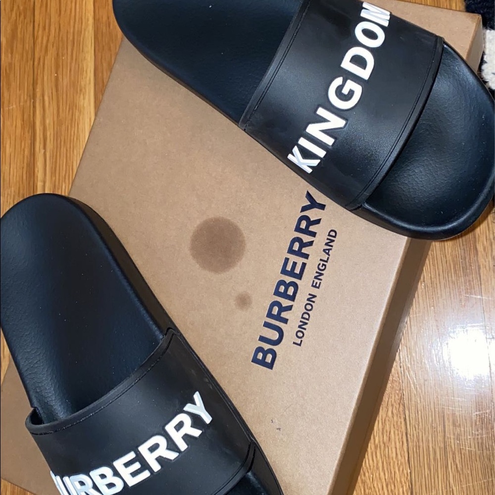 Burberry slippers